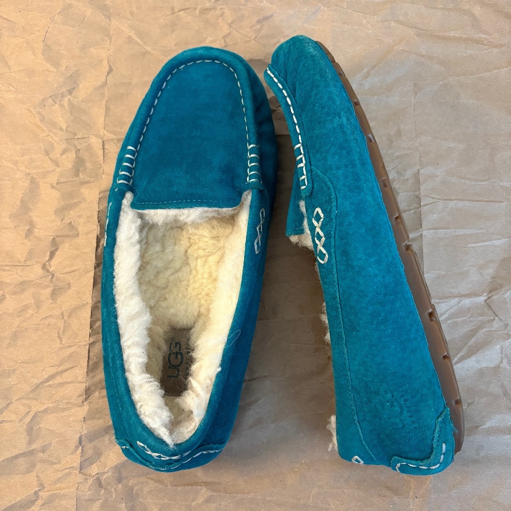 UGG women Ansley size 6